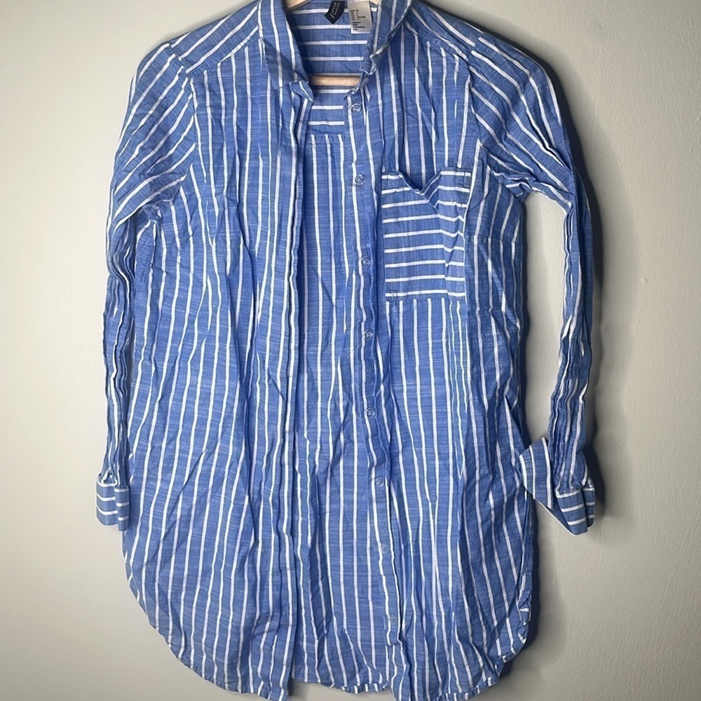 Women’s H&M Blue Stripe Button Down Shirt Size 2